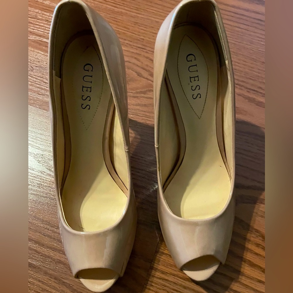 Guess Patches peep toe heels, patent leather looking, beige, size 8.5